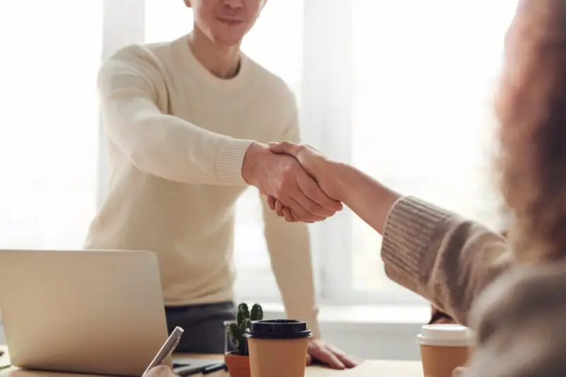 pexels-photo-3184465-e1659115304532 recrutamento interno