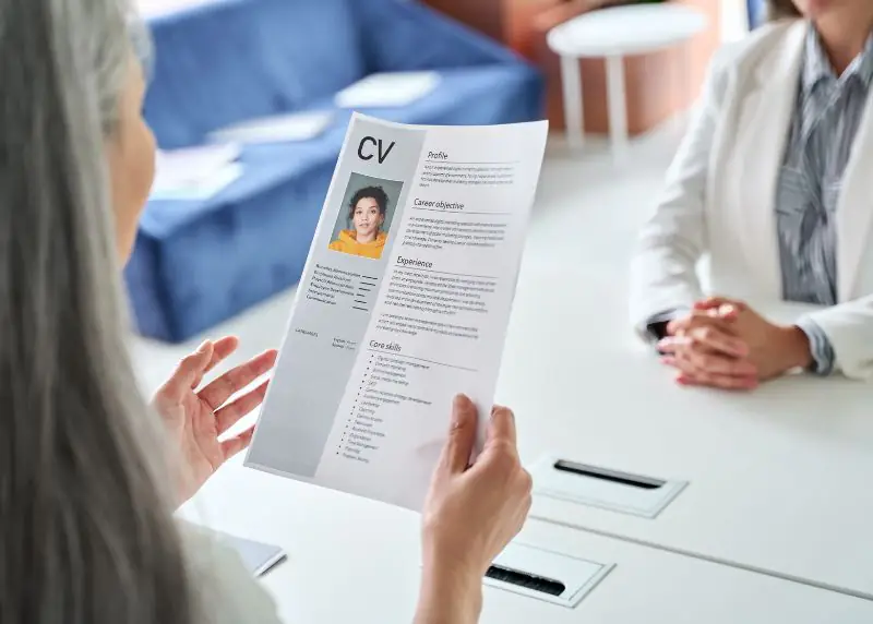 Conheça a carta de apresentação: Um documento enviado junto ao currículo que pode mudar o jogo durante uma contratação! carta de apresentação