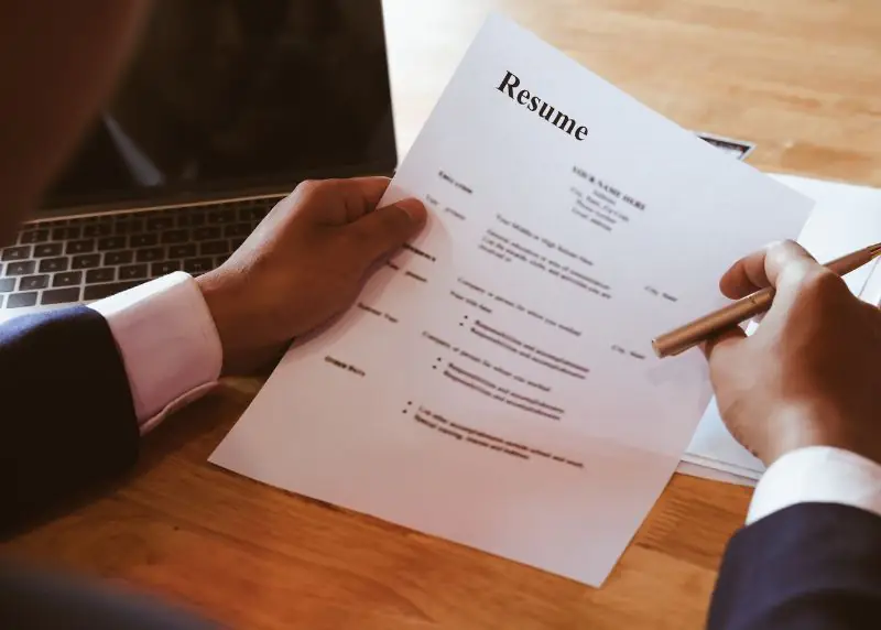  O que colocar no currículo para primeiro emprego