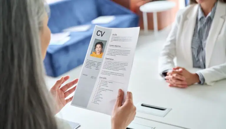 O que colocar no currículo para primeiro emprego