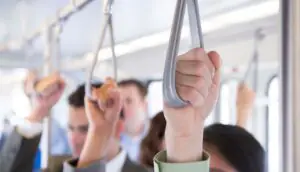 quem mora perto do trabalho tem direito a vale transporte