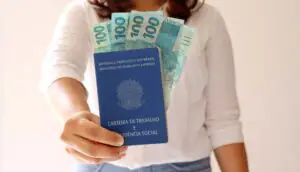 quem tem direito ao décimo terceiro