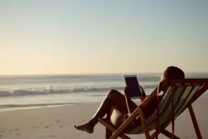 Qual a multa por não avisar férias com antecedência
