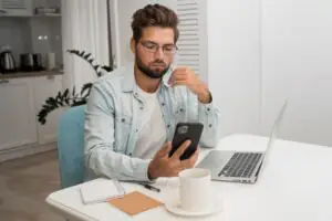 uso do celular no trabalho