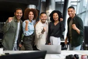 vestir a camisa da empresa