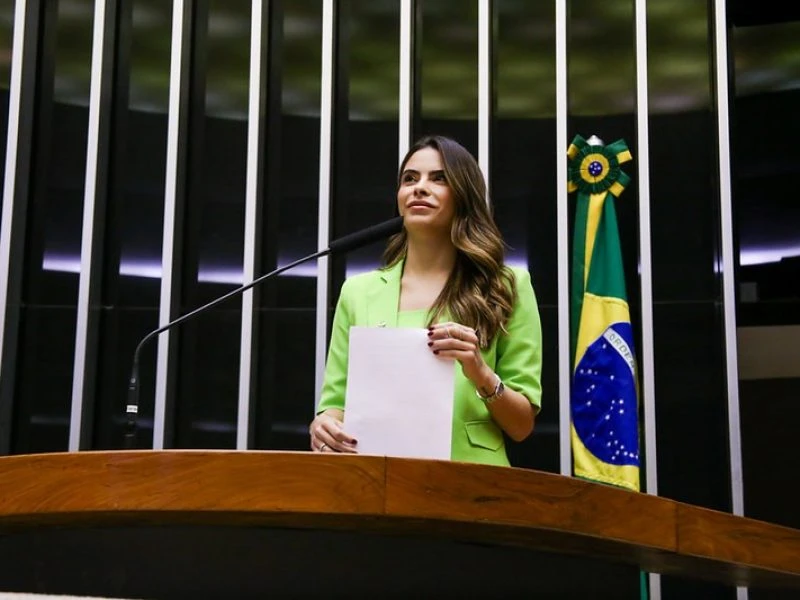 Aprovada em plenario proposta de Yandra Moura que garante licenca menstrual e reforca direitos das mulheres trabalhadoras Aprovada em plenario proposta de Yandra Moura que garante licenca menstrual e reforca direitos das mulheres trabalhadoras