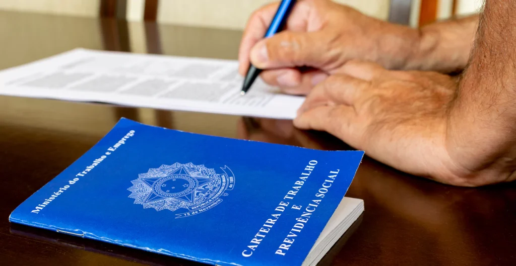 processo trabalhista empregado assinando processo movido por causas trabalhistas