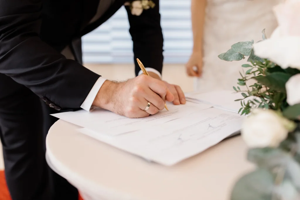 Casamento: uma das hipóteses previstas na CLT para falta justificada Casamento: uma das hipóteses previstas na CLT para falta justificada